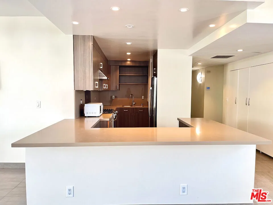 17350 W Sunset Boulevard #602 Los Angeles, CA 90272