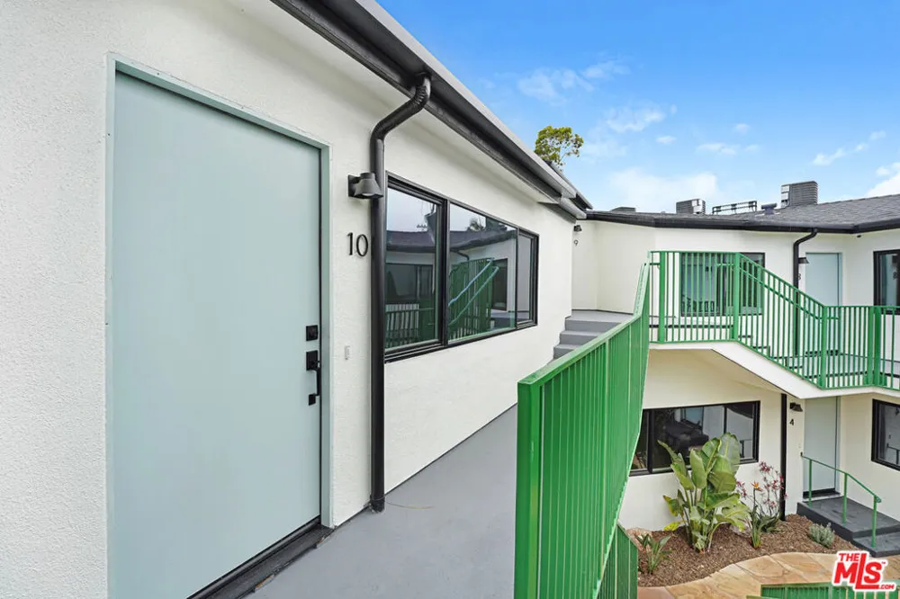 16185 W Sunset Blvd #10 Pacific Palisades, CA 90272