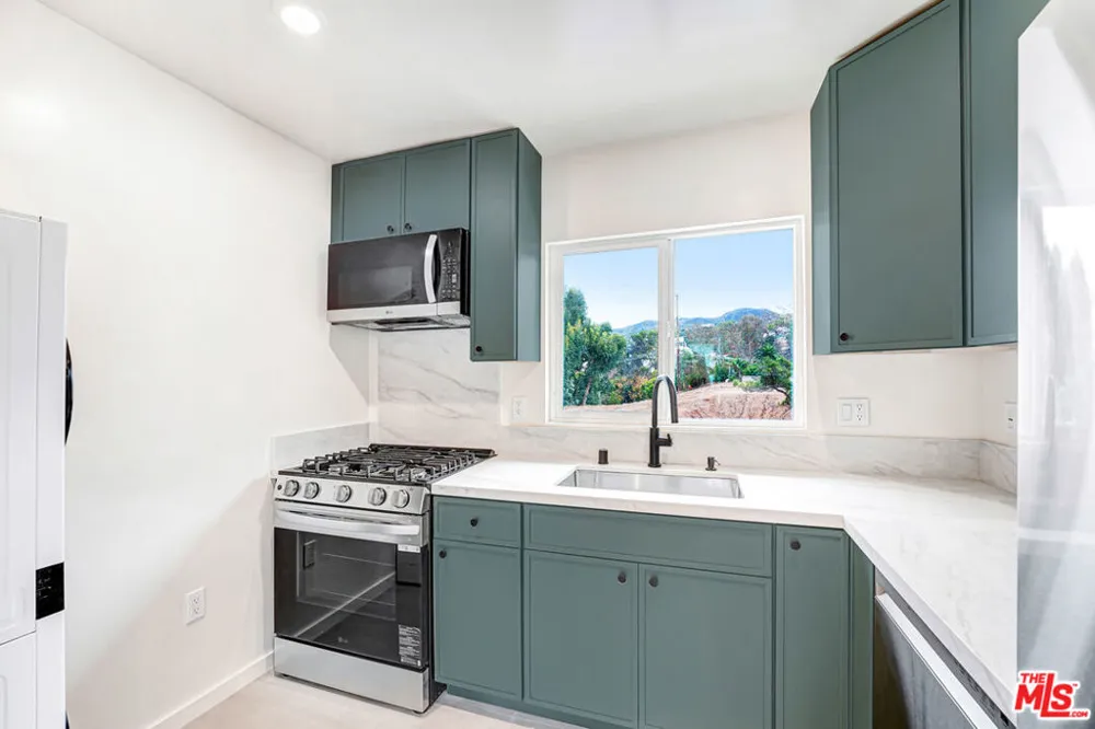 16185 W Sunset Blvd #10 Pacific Palisades, CA 90272