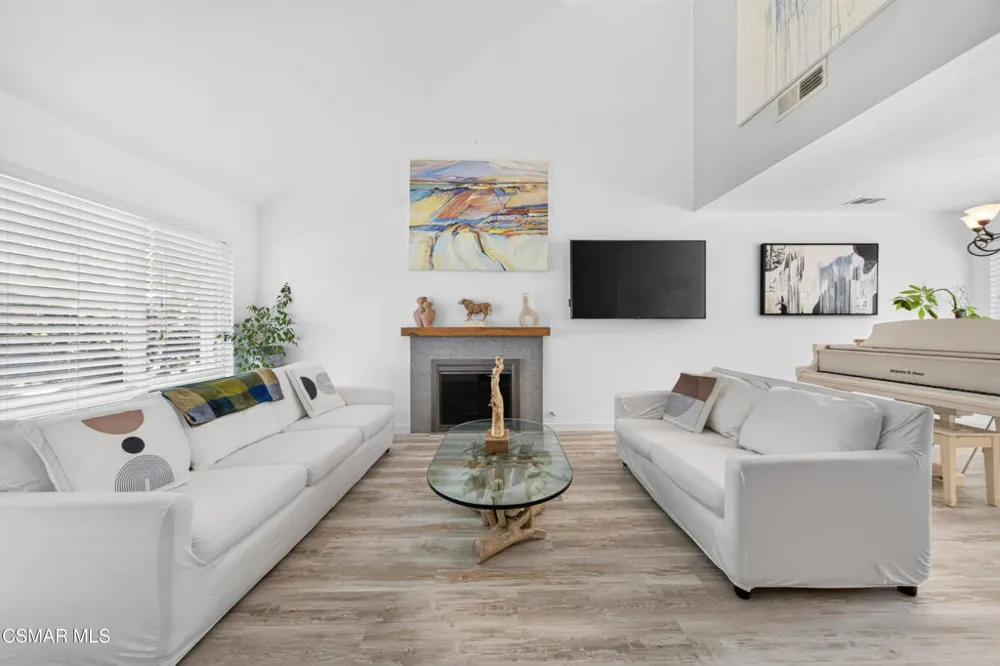 91 Albion Place Newbury Park, CA 91320
