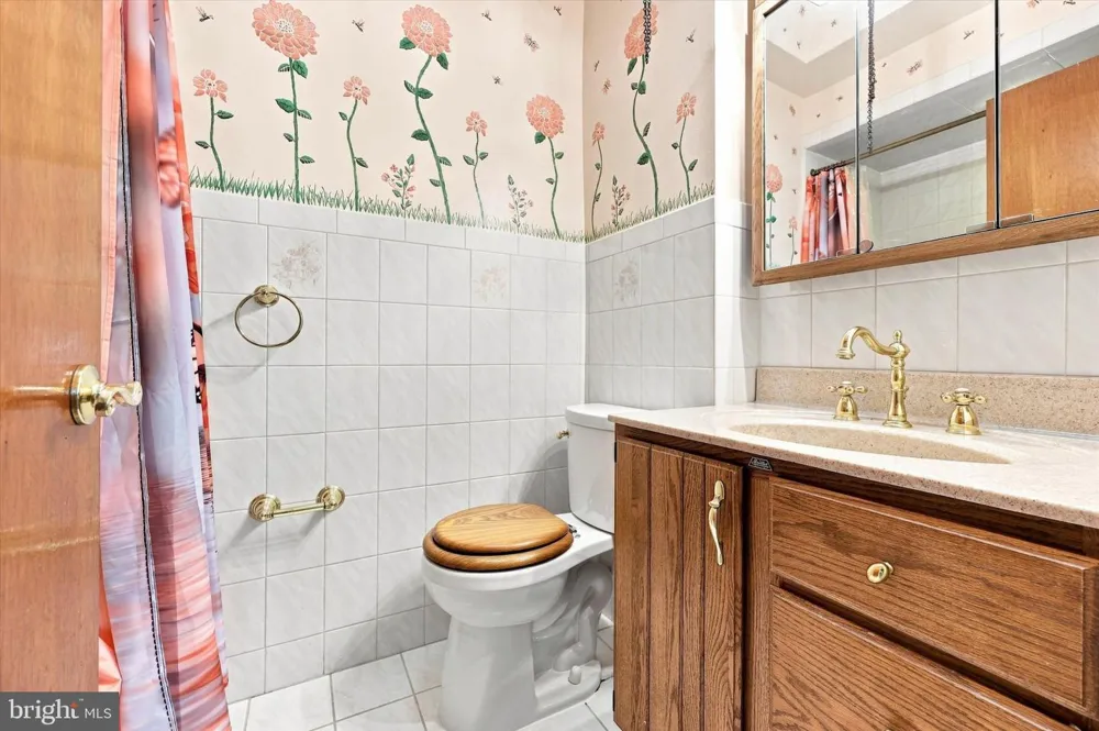 7739 WHITAKER Philadelphia, PA 19111
