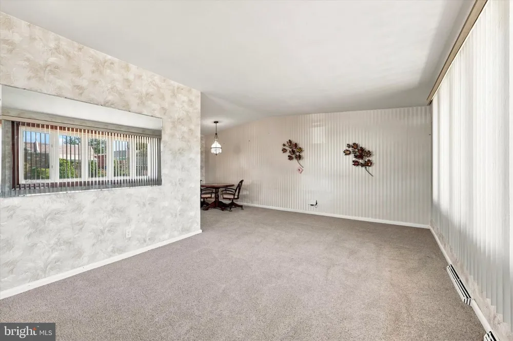 7739 WHITAKER Philadelphia, PA 19111