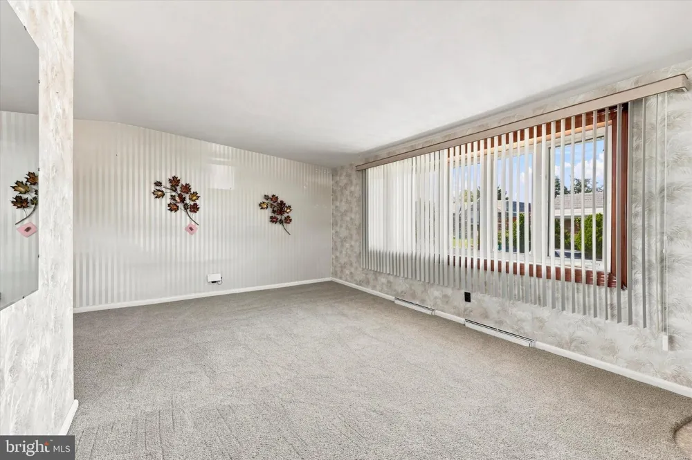7739 WHITAKER Philadelphia, PA 19111