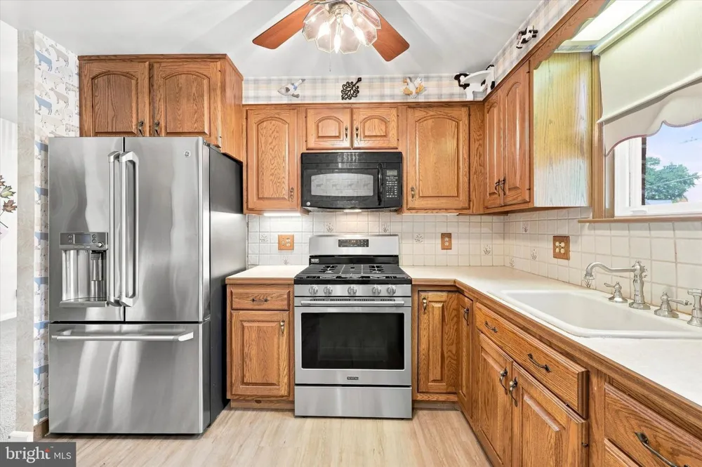 7739 WHITAKER Philadelphia, PA 19111