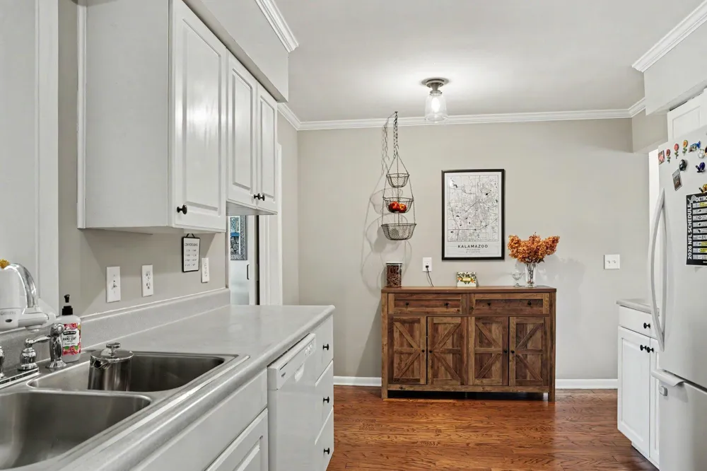 1008 Lynn Avenue Kalamazoo, MI 49008