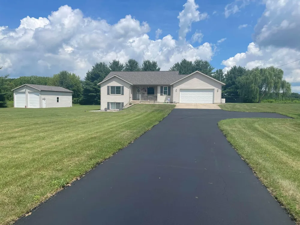 10660 Duncan Lake Avenue SE Caledonia, MI 49316
