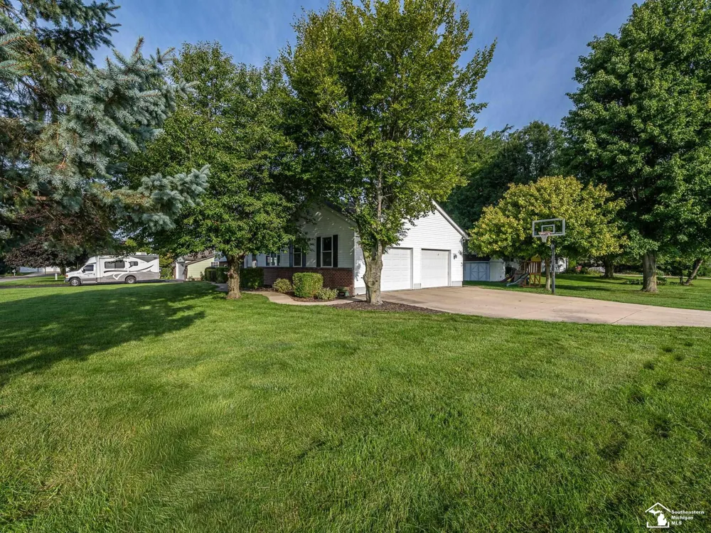 402 East Boulevard Blissfield Village, MI 49228