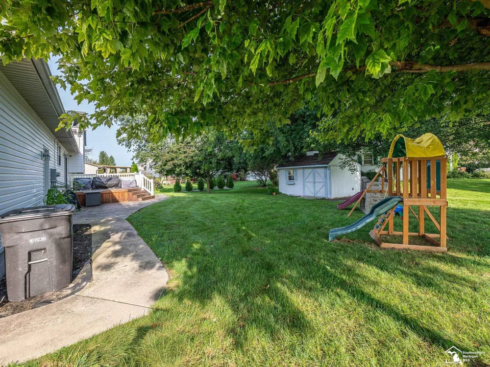 402 East Boulevard Blissfield Village, MI 49228