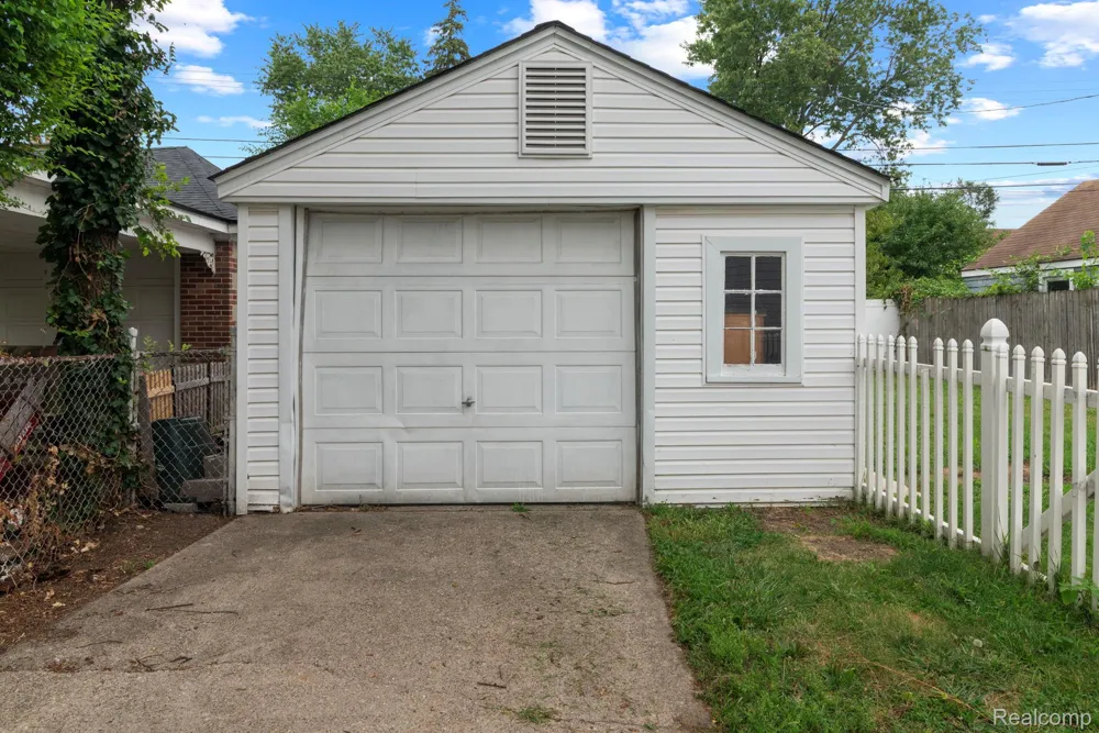 23152 Tawas Avenue Hazel Park City, MI 48030