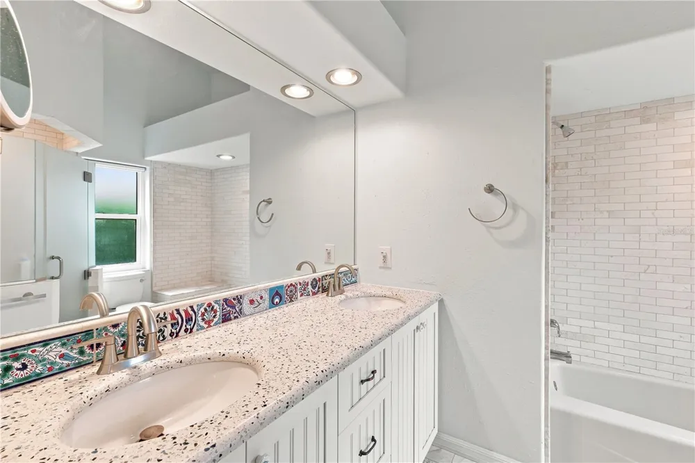 7311 43RD STREET E Sarasota, FL 34243