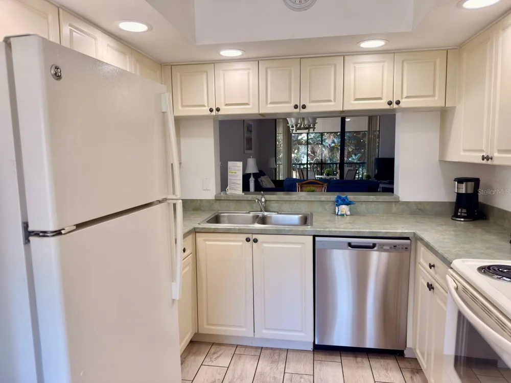 4601 46TH STREET COURT W #201 Bradenton, FL 34210