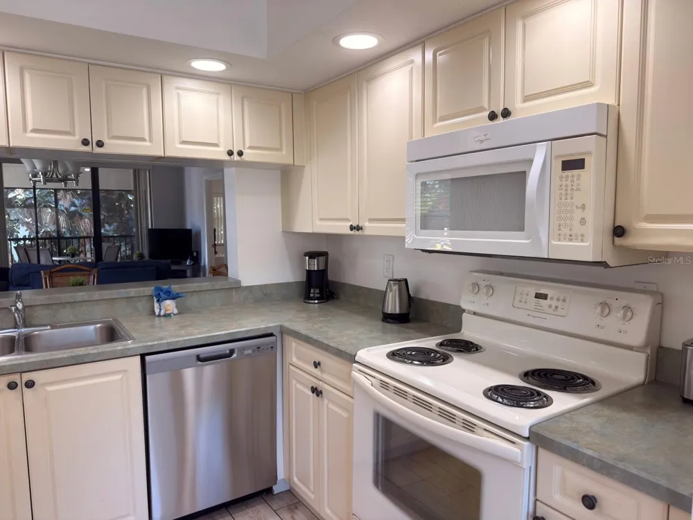 4601 46TH STREET COURT W #201 Bradenton, FL 34210