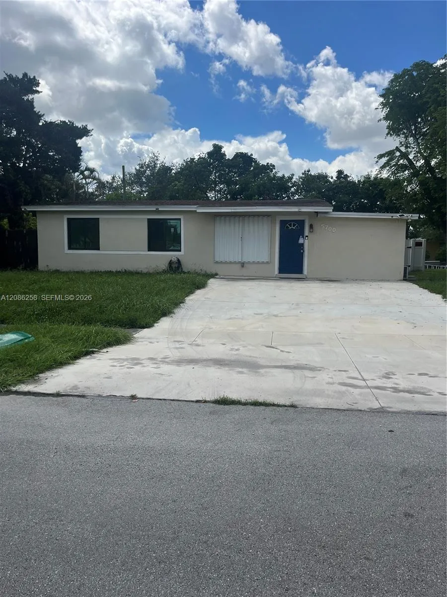5700 SW 37th Ct #5700 Davie, FL 33314