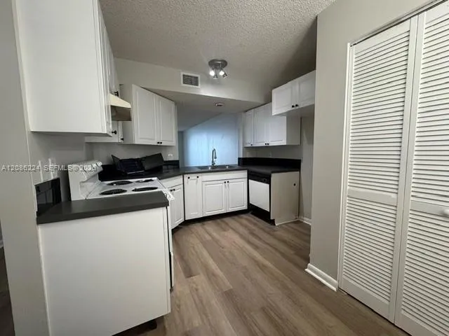 116 Lake Emerald Dr #202 Oakland Park, FL 33309
