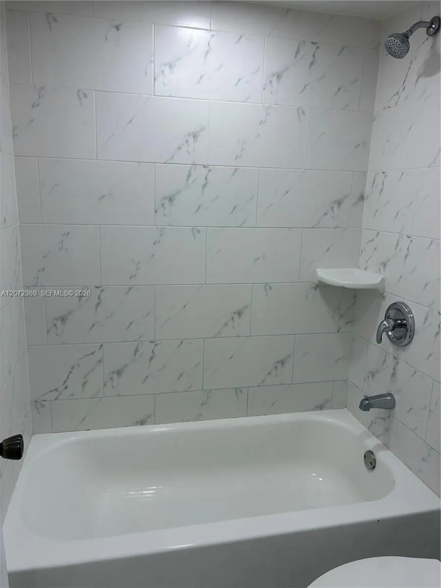 4675 W 18th Ct #904 Hialeah, FL 33012