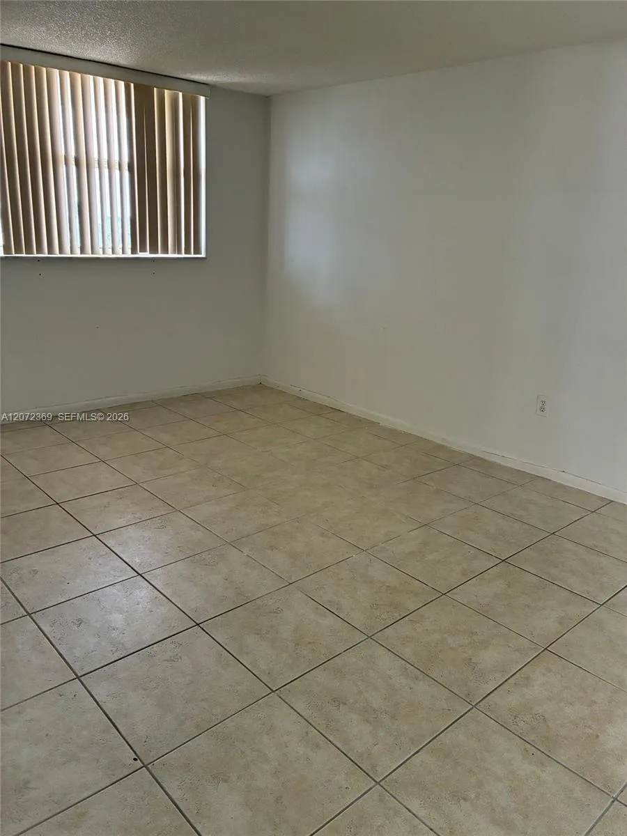 4675 W 18th Ct #904 Hialeah, FL 33012