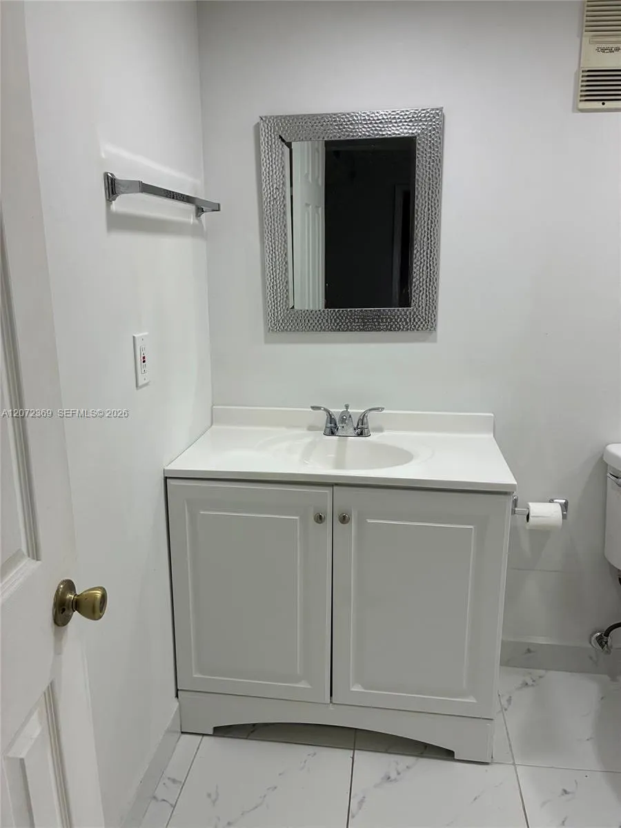 4675 W 18th Ct #904 Hialeah, FL 33012