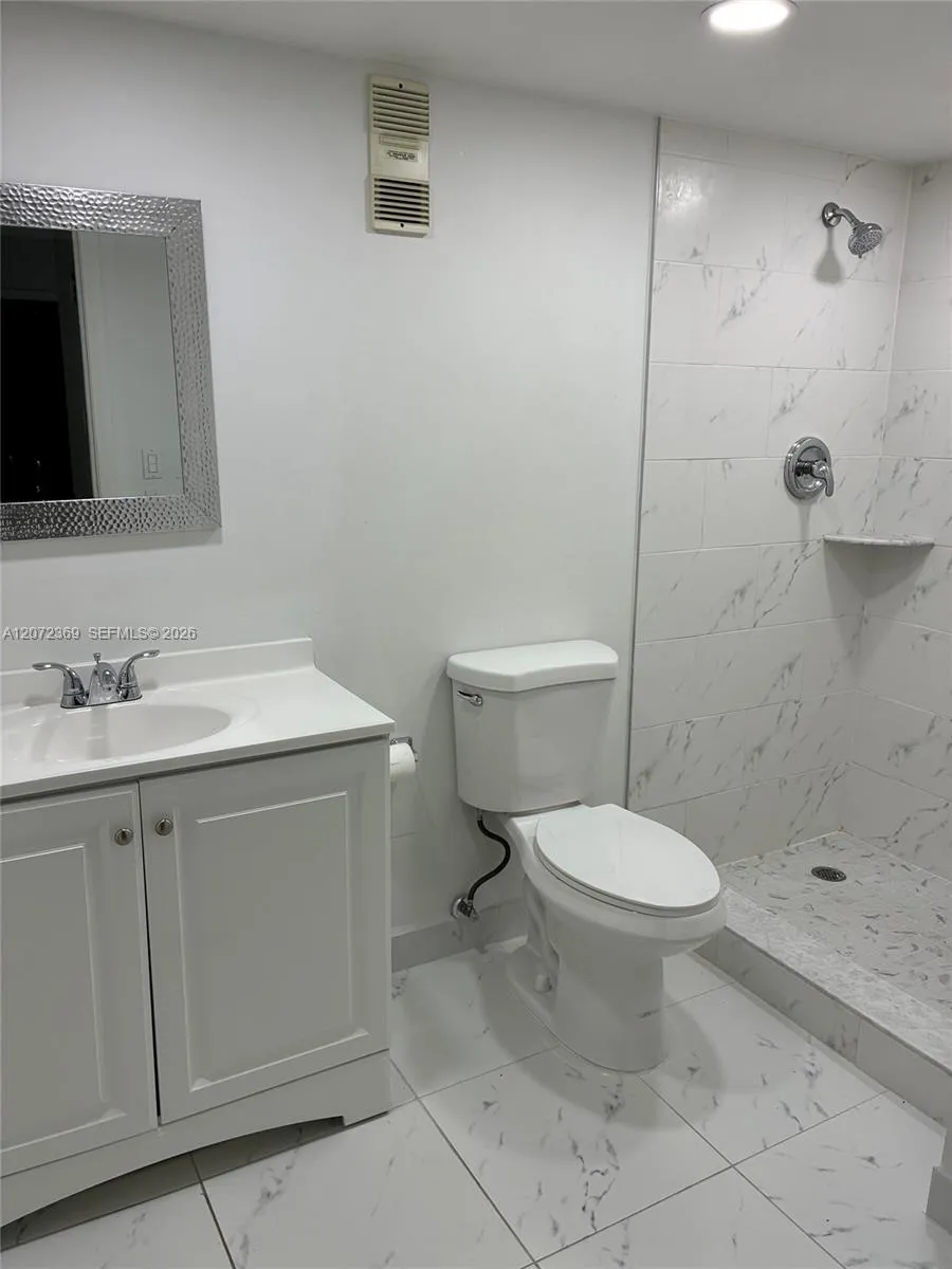 4675 W 18th Ct #904 Hialeah, FL 33012