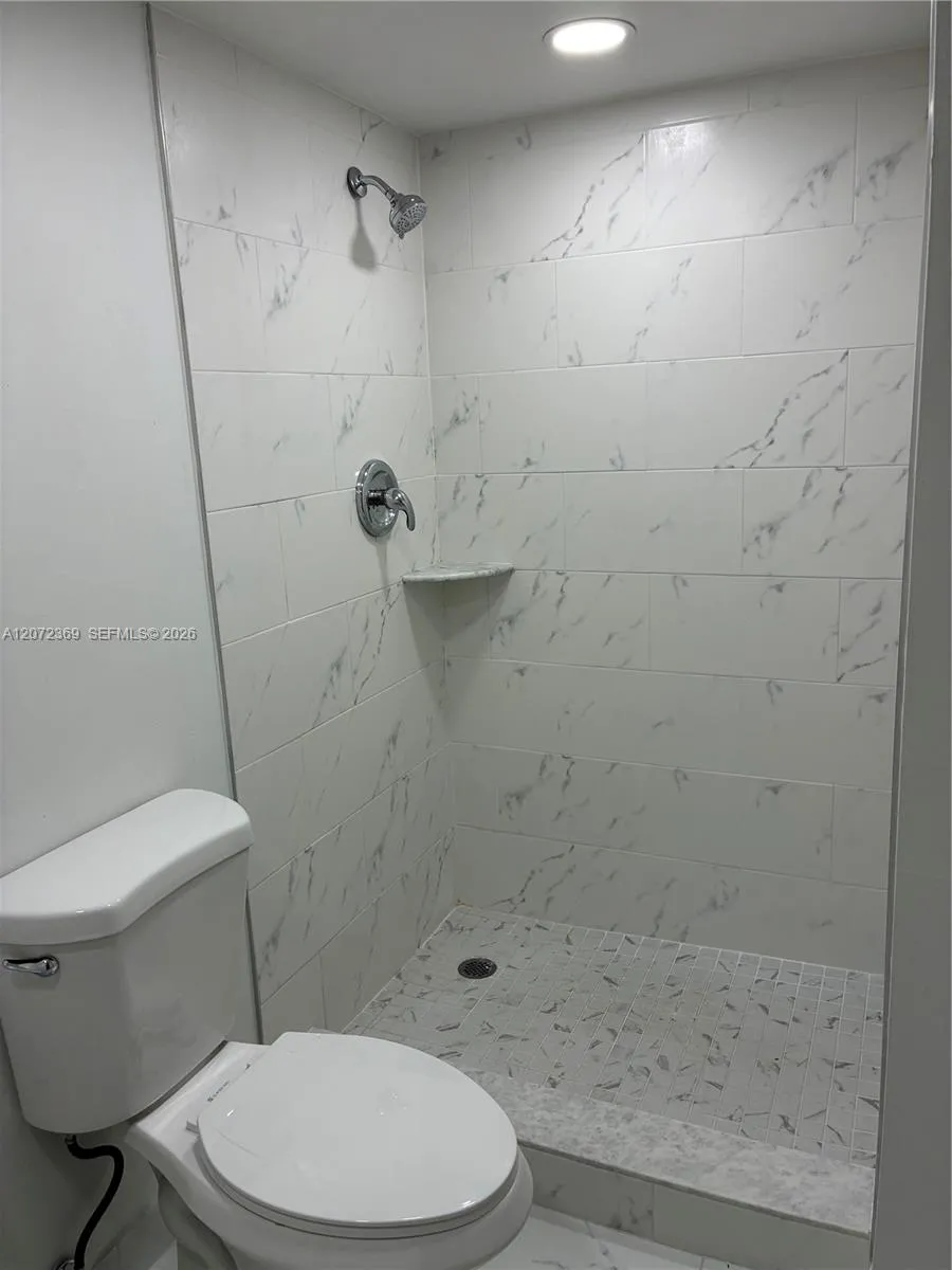 4675 W 18th Ct #904 Hialeah, FL 33012
