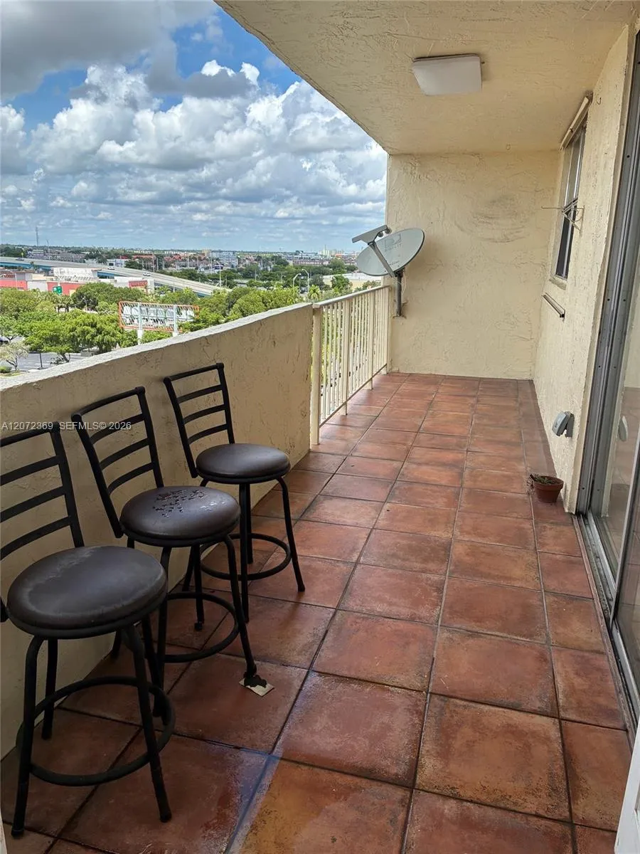 4675 W 18th Ct #904 Hialeah, FL 33012