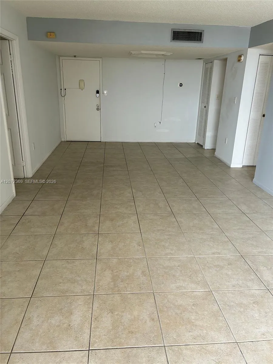 4675 W 18th Ct #904 Hialeah, FL 33012