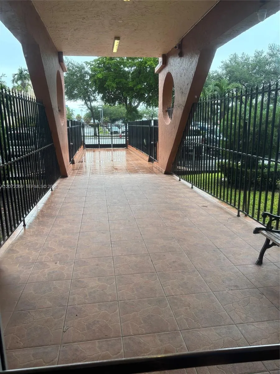 4675 W 18th Ct #904 Hialeah, FL 33012