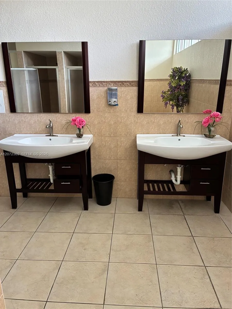 4675 W 18th Ct #904 Hialeah, FL 33012