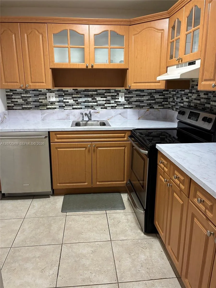 4675 W 18th Ct #904 Hialeah, FL 33012