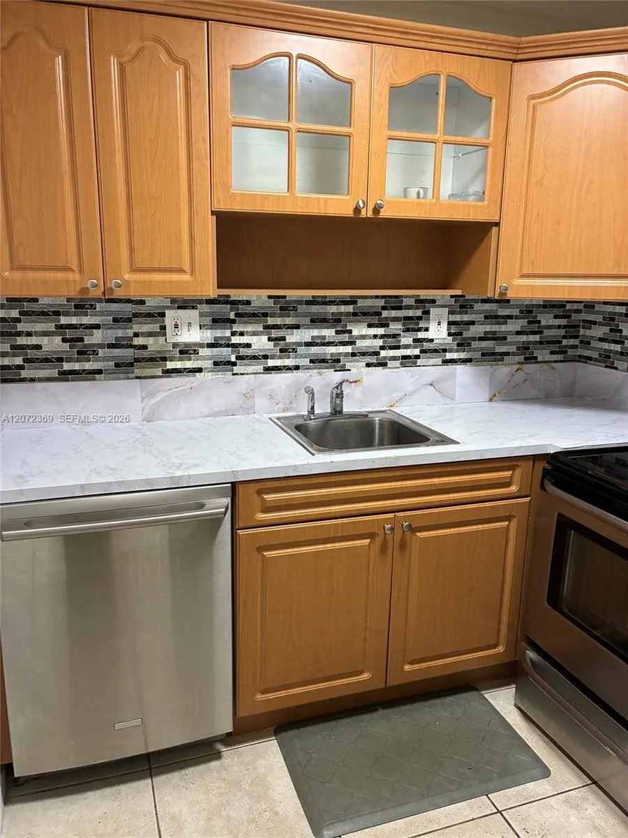 4675 W 18th Ct #904 Hialeah, FL 33012