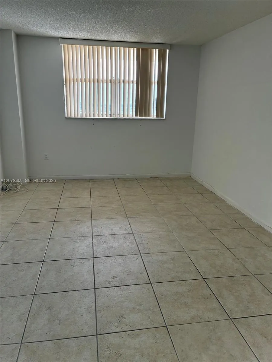 4675 W 18th Ct #904 Hialeah, FL 33012