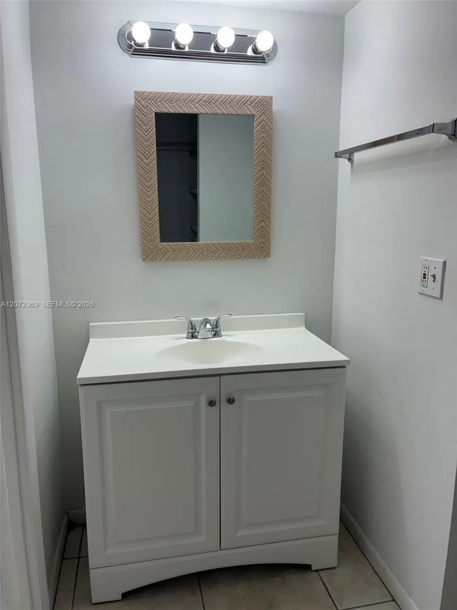 4675 W 18th Ct #904 Hialeah, FL 33012