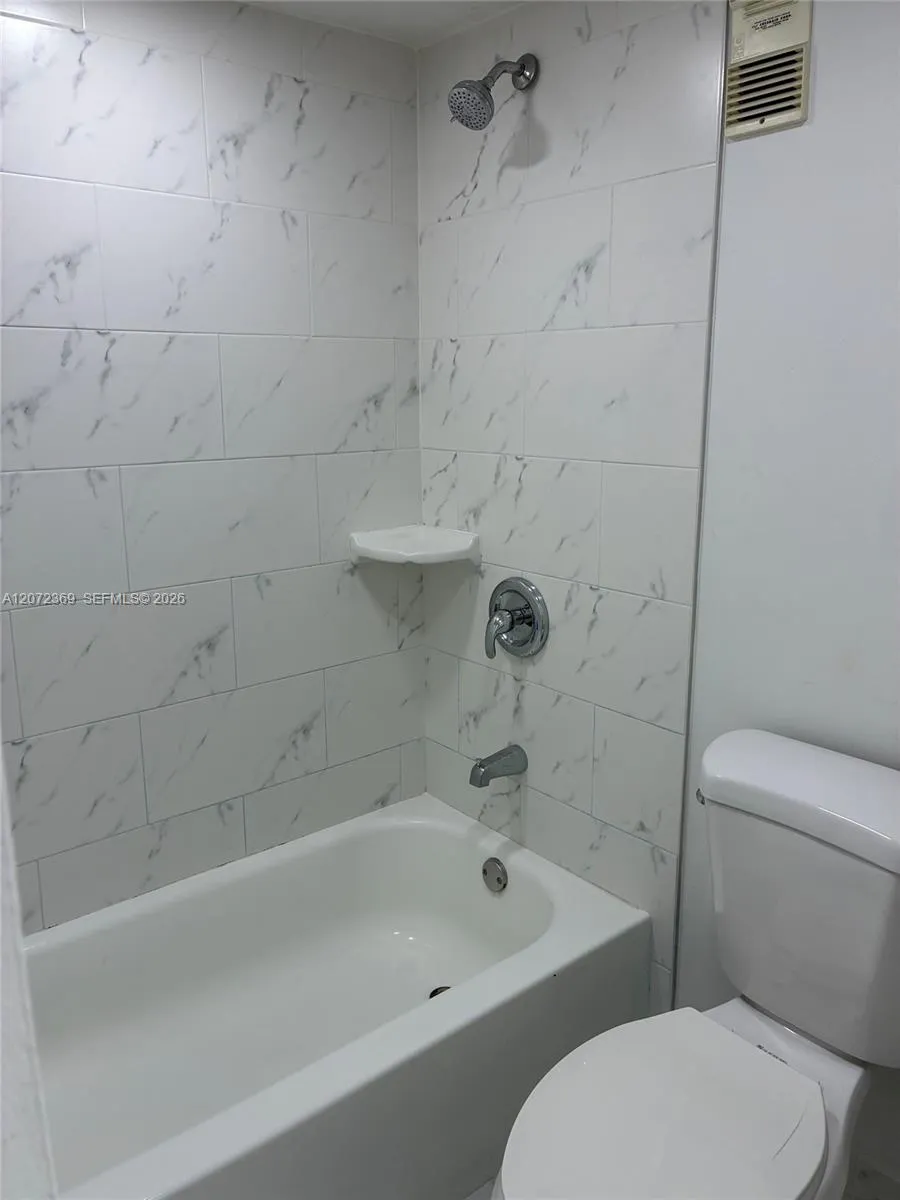 4675 W 18th Ct #904 Hialeah, FL 33012