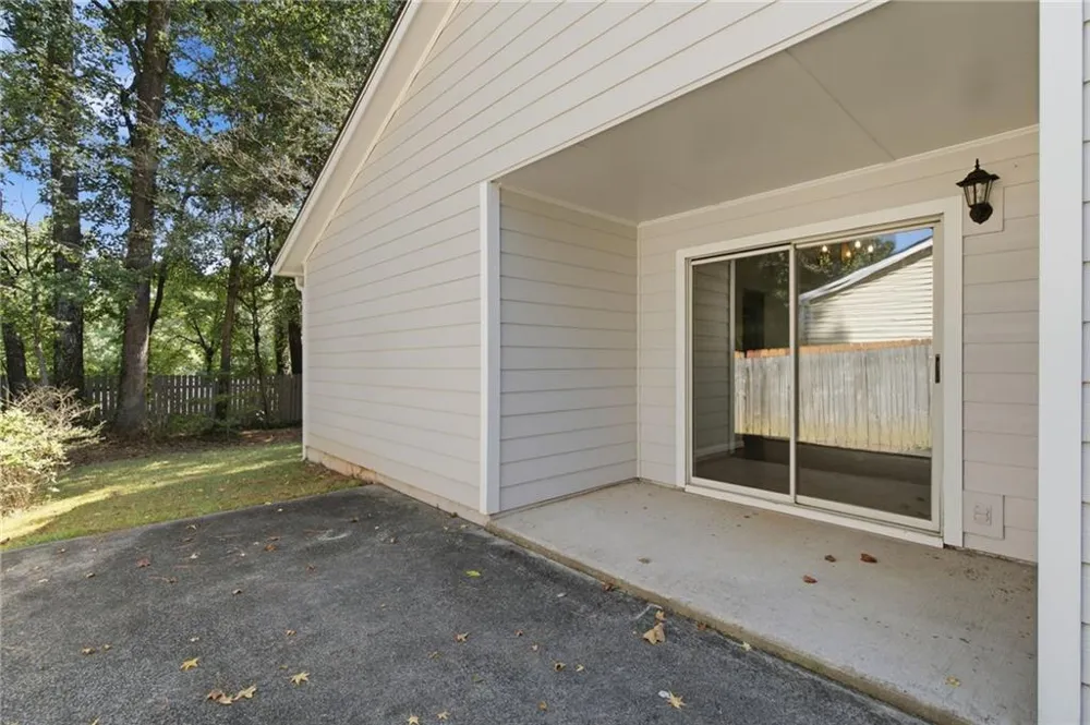 693 Brandlwood Way NW Lilburn, GA 30047