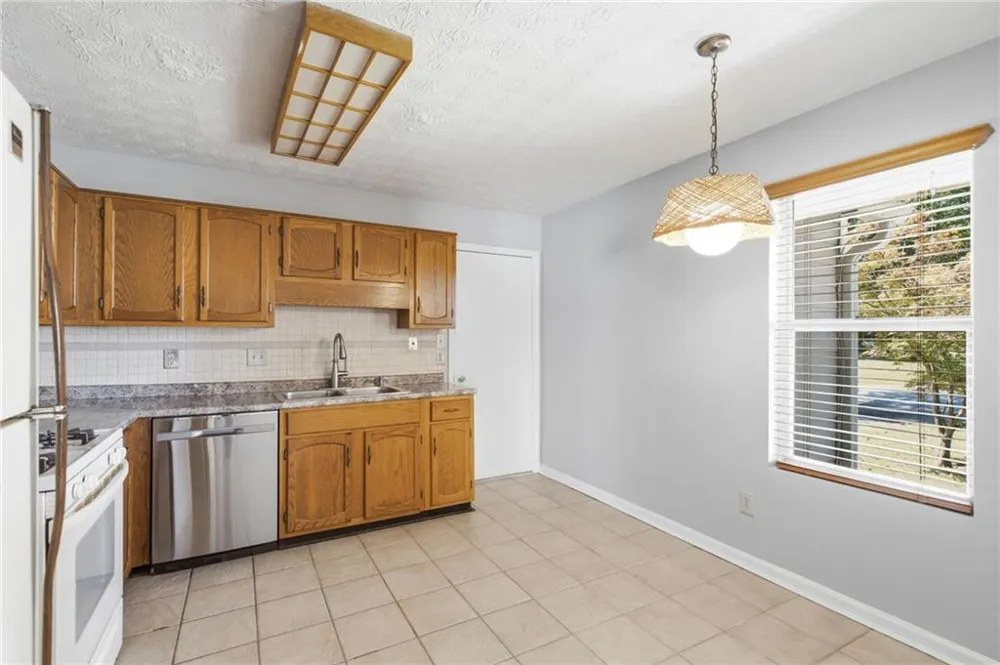 693 Brandlwood Way NW Lilburn, GA 30047