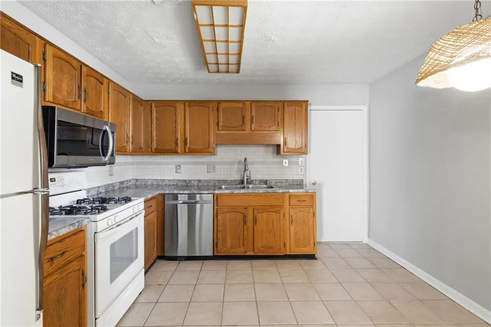 693 Brandlwood Way NW Lilburn, GA 30047