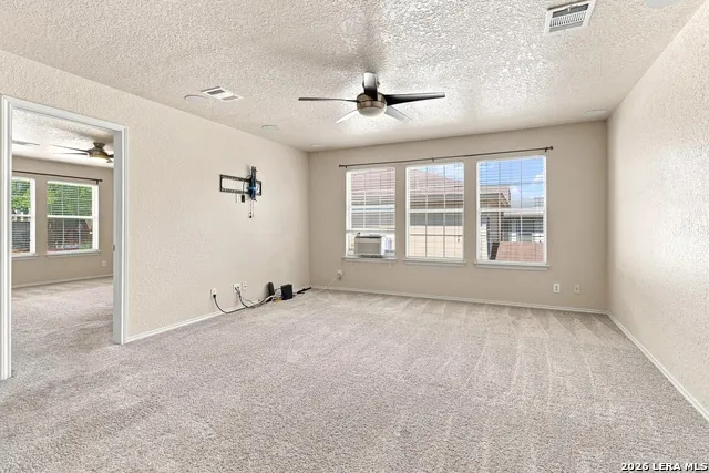 6711 Elmwood Crst Live Oak, TX 78233