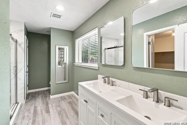 6711 Elmwood Crst Live Oak, TX 78233