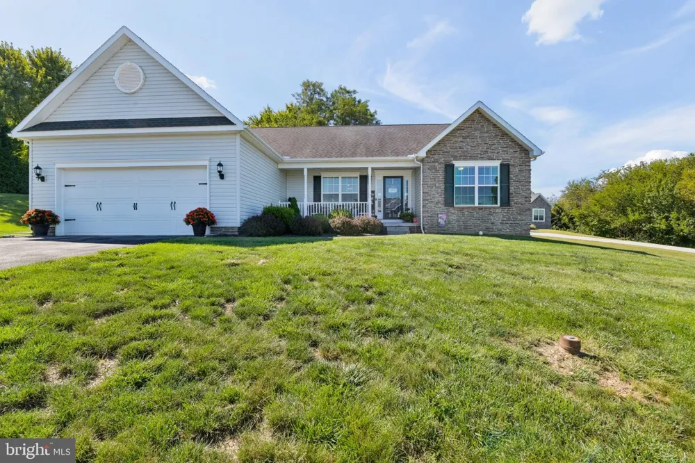 61 HUNTMASTER DRIVE Hanover, PA 17331