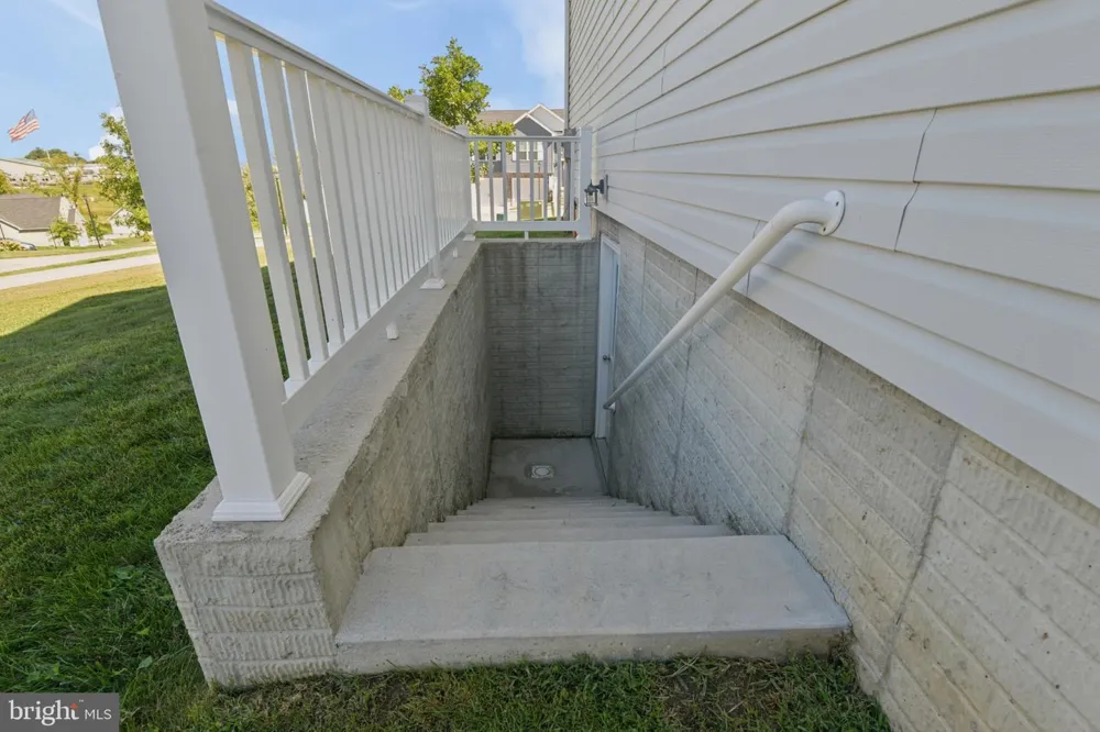 61 HUNTMASTER DRIVE Hanover, PA 17331