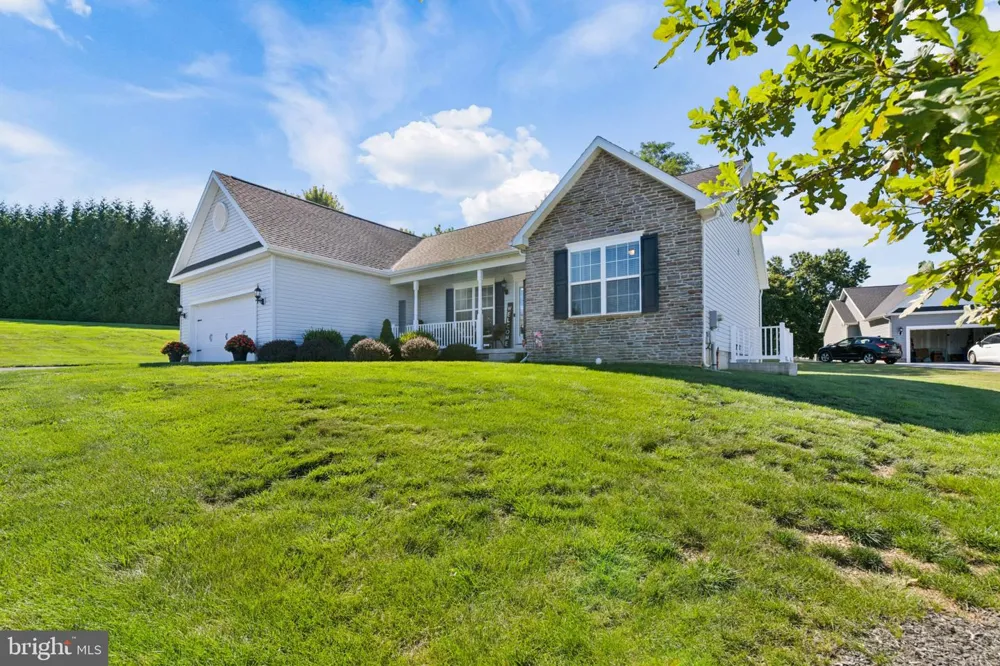 61 HUNTMASTER DRIVE Hanover, PA 17331