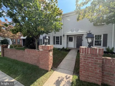 1212 CROSSHILL COURT
