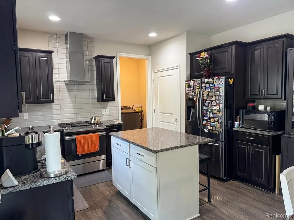 3530 Town Haven Drive Troy City, MI 48083