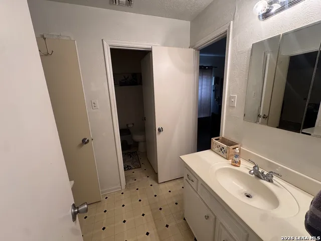 2016 MEADOW LN Richmond, TX 77469