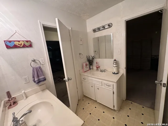 2016 MEADOW LN Richmond, TX 77469