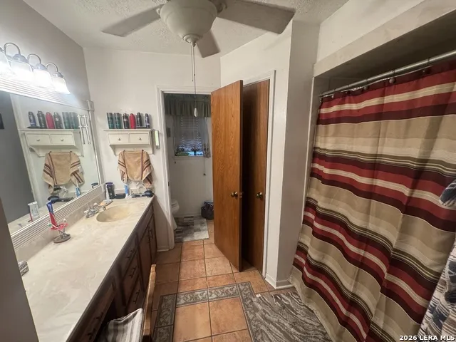 2016 MEADOW LN Richmond, TX 77469