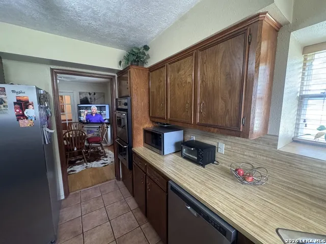 2016 MEADOW LN Richmond, TX 77469