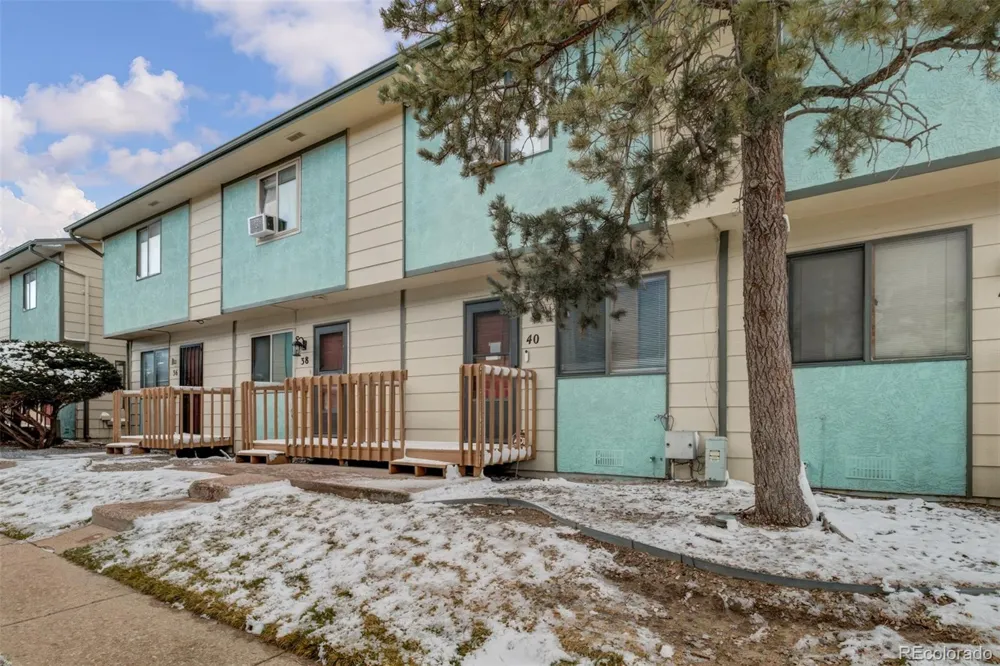 40 Murray Heights Drive Colorado Springs, CO 80916