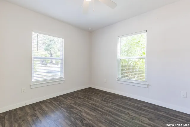 124 NELSON AVE San Antonio, TX 78210