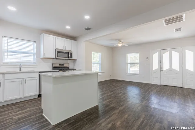 124 NELSON AVE San Antonio, TX 78210