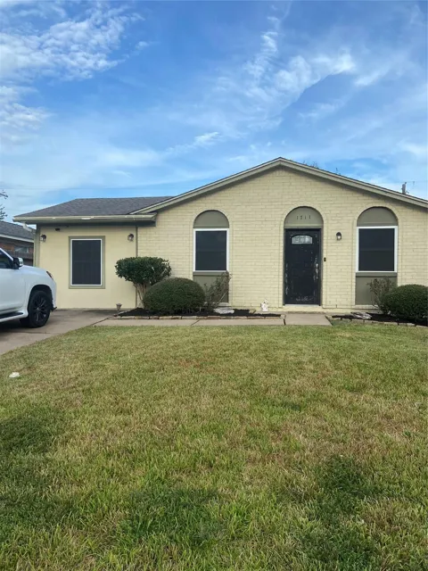 1711 Canary Circle